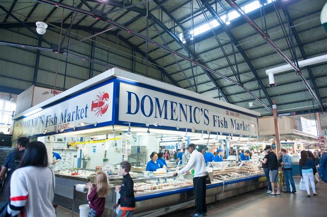 O St. Lawrence Market, que há mais de 200 anos fascina Toronto com sua variedade de produtos gastronômicos